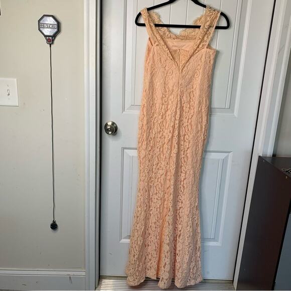 Lulu’s peach romantic heart off shoulder lace mermaid maxi gown dress medium - Picture 4 of 7